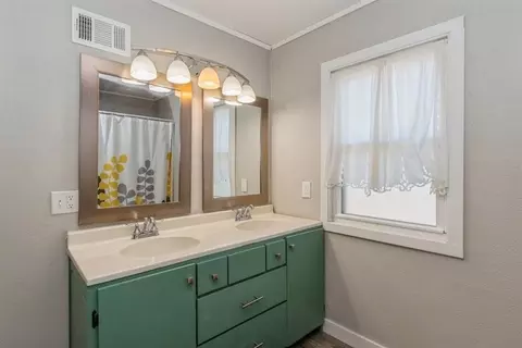 825 20th St SE, Cedar Rapids, IA 52403 photo 12