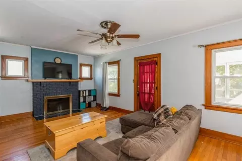 825 20th St SE, Cedar Rapids, IA 52403 photo 2