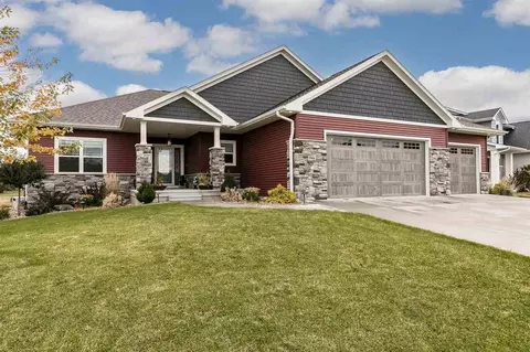 5906 Michael Dr NE, Cedar Rapids, IA 52411 photo 2