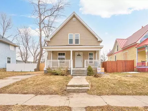 1625 E Ave NE, Cedar Rapids, IA 52402 photo 1