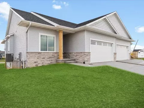 1267 Berkshire Ln, North Liberty, IA 52317
