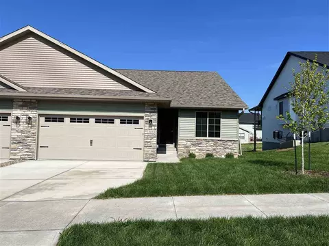 707 Creekside Dr, Tiffin, IA 52340