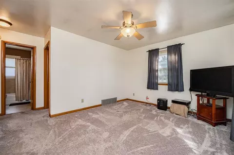 1837 E Ave NE, Cedar Rapids, IA 52402 photo 4