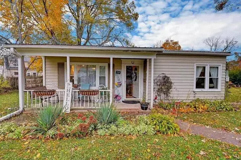 114 Maxson Dr, West Liberty, IA 52776