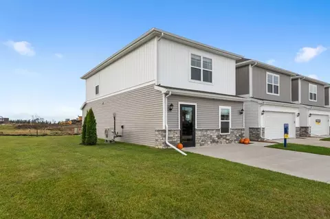 101 Oak Dr, Palo, IA 52324
