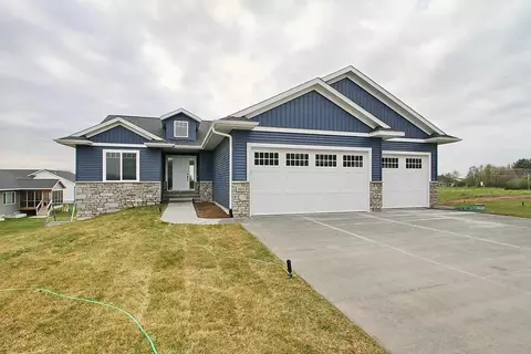 906 Beck Ct, Solon, IA 52333