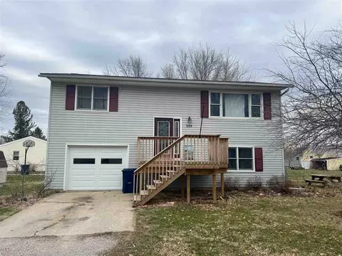 550 W Adams St, Marengo, IA 52301
