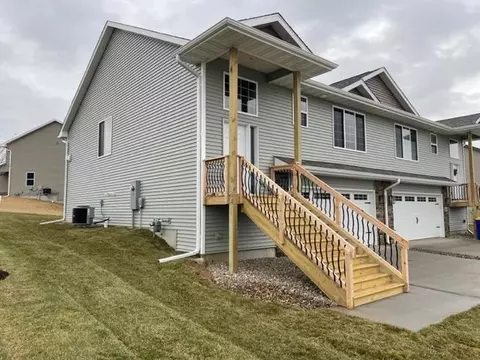 1006 Hillside Dr, Tiffin, IA 52340