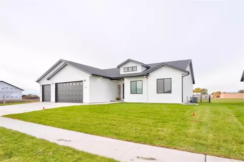 688 Hanks Dr, Iowa City, IA 52240