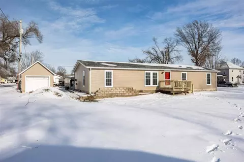 906 4th Ave, Belle Plaine, IA 52208