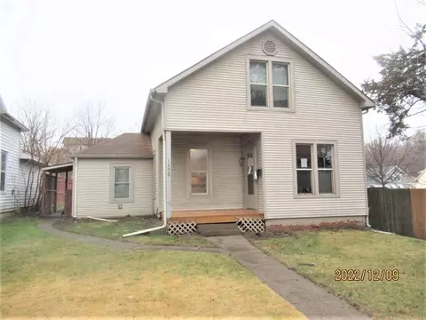 1202 Isett Ave, Muscatine, IA 52761