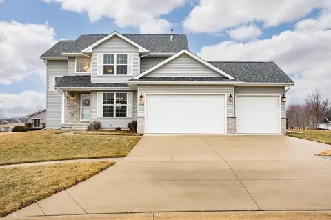 2165 Fieldcrest Ln, Ely, IA 52227