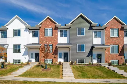1028 Dubs Dr, Iowa City, IA 52246