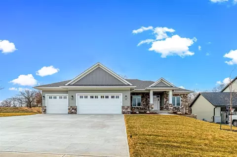 1281 Kona Cir, Coralville, IA 52241