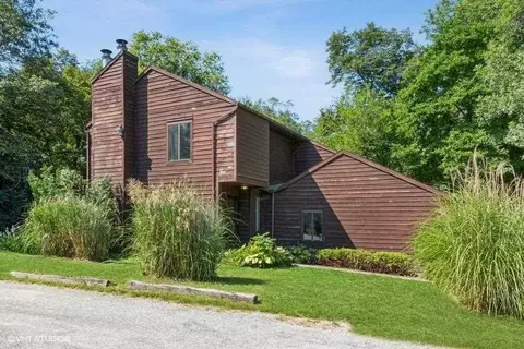 2011 Cardinal Ln NE, North Liberty, IA 52317