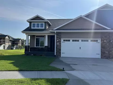 608 Hillside Dr, Tiffin, IA 52340