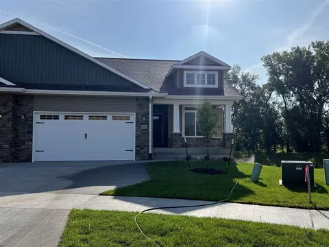 606 Hillside Dr, Tiffin, IA 52340
