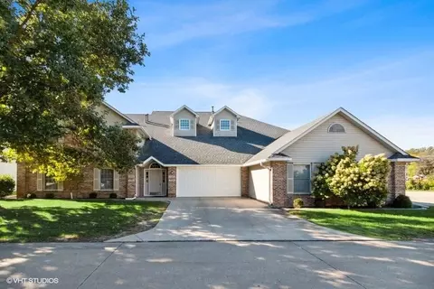 2357 Willowbrooke Ln, Iowa City, IA 52246