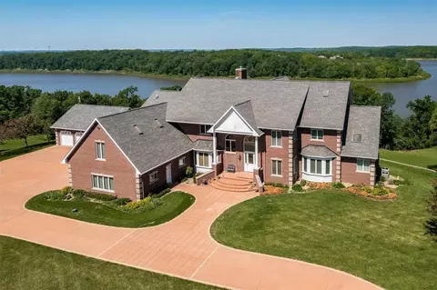 3090 Hickory Dr NE, Solon, IA 52333