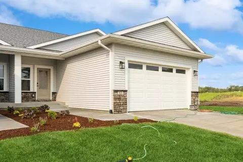 923 Oakland Trl, Solon, IA 52333