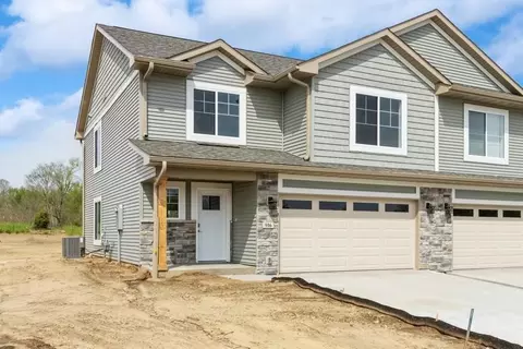 916 Oakland Trl, Solon, IA 52333