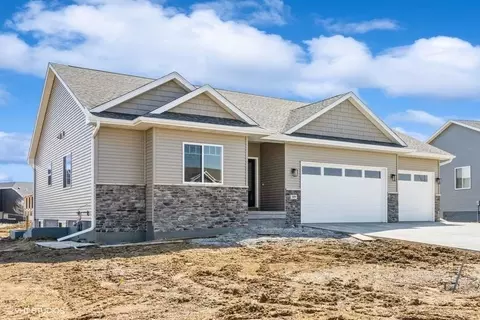 309 Ridgeway Dr, Tiffin, IA 52340