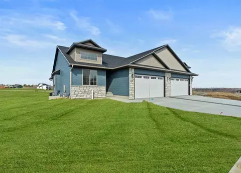 221 Timberline Ter # B, Kalona, IA 52247
