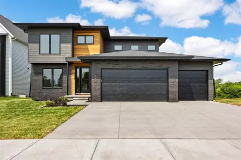 1417 Tamarack Trl, Iowa City, IA 52245
