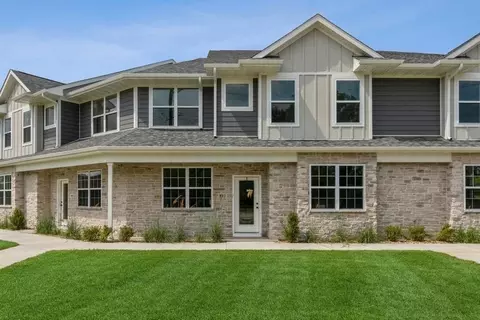 810 E Foster Rd, Iowa City, IA 52245