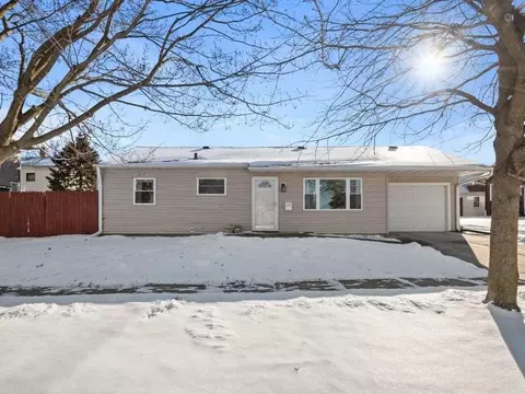 415 E 4th St, Tipton, IA 52772 photo 2