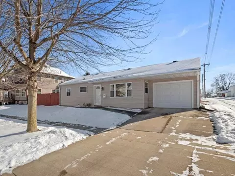 415 E 4th St, Tipton, IA 52772 photo 1