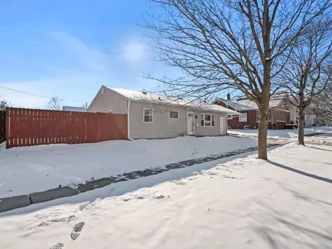 415 E 4th St, Tipton, IA 52772 photo 3