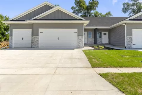 3030 Sunflower St, Ely, IA 52227