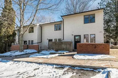 328 Samoa Ct, Iowa City, IA 52246