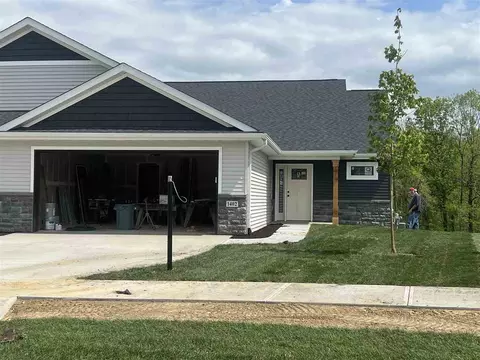 1402 Legend Dr, Tiffin, IA 52340