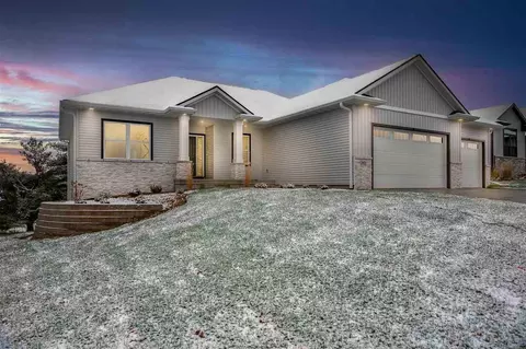 2922 Diamondback Rd, Hiawatha, IA 52233