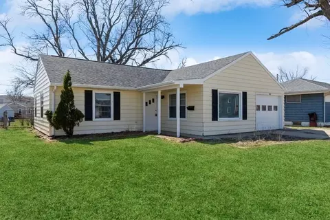 829 25th St NE, Cedar Rapids, IA 52402