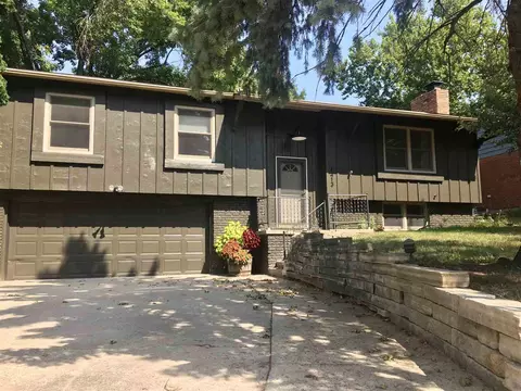 1413 10th St, Coralville, IA 52241