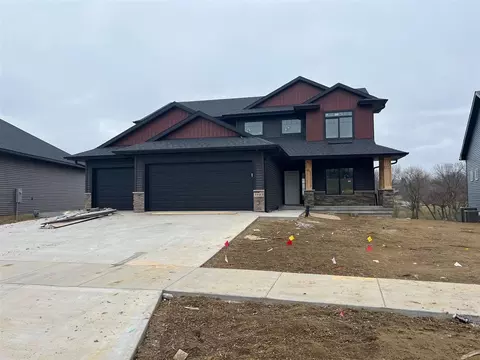 3901 Winnsboro Dr, Iowa City, IA 52245