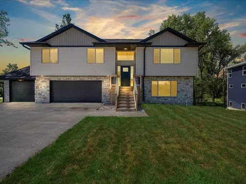 836 Old Mill Ln, Solon, IA 52333