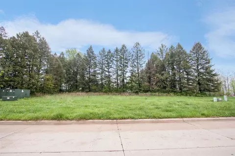 2965 Pine Hill Trce, Coralville, IA 52241