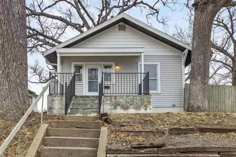 1120 NE 12th St, Cedar Rapids, IA 52402
