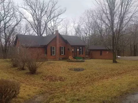 110 Hickory Dr, Columbus Junction, IA 52738