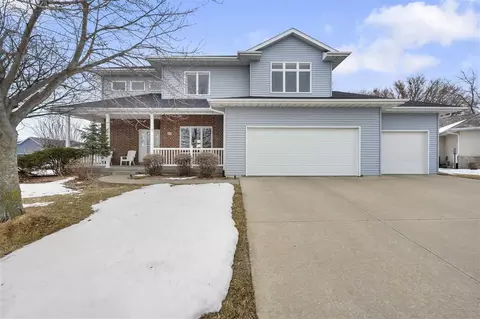 10 Larkspur Ct, Iowa City, IA 52246