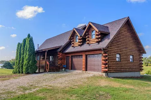 102 Falcon Dr, Montezuma, IA 50171