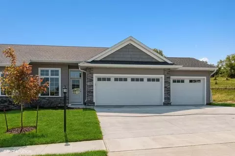 1309 Legend Dr, Tiffin, IA 52340