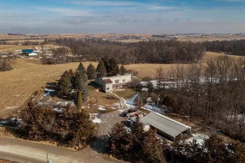 1397 78th Street Trl, Belle Plaine, IA 52208