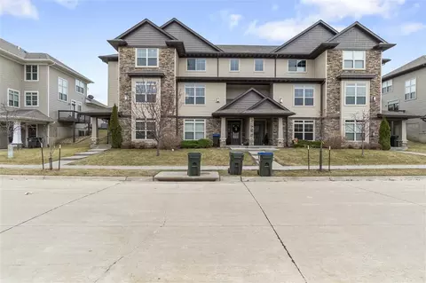 743 Mission Point Rd, Iowa City, IA 52245