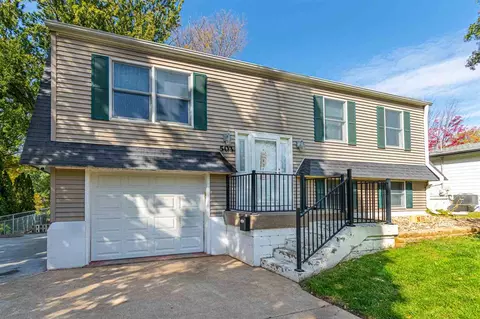 503 Kenwood Dr, Iowa City, IA 52245