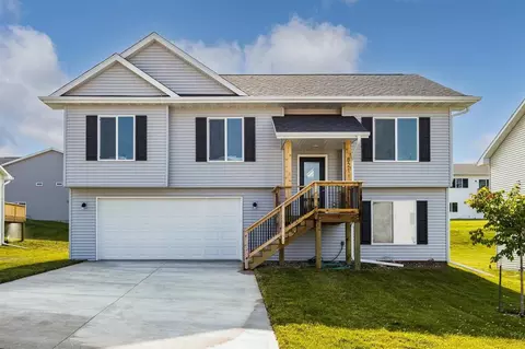 821 Fairview Dr, Coralville, IA 52241